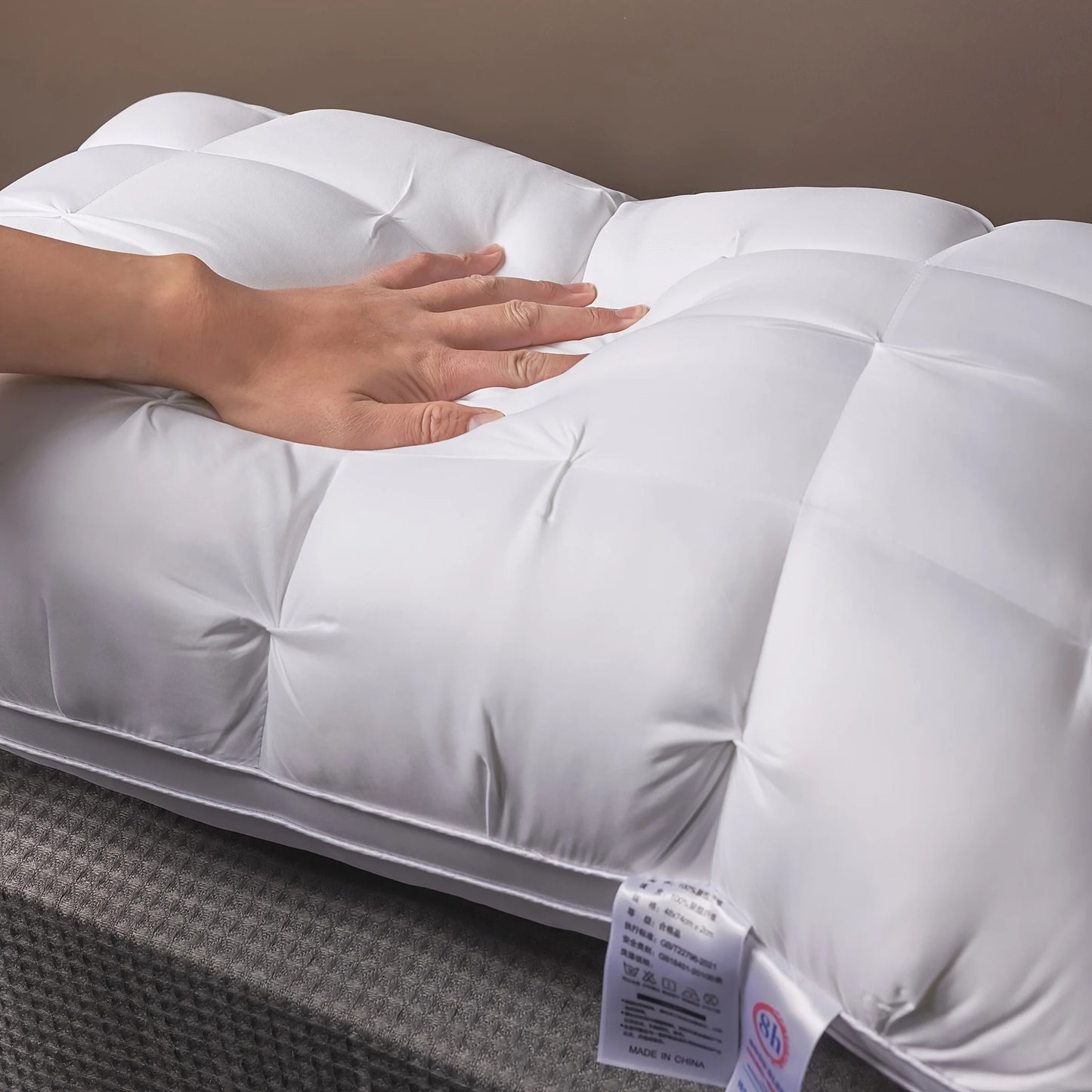 Luxurious 5 Star Hotel Quality Pillow With Non Collapse Core